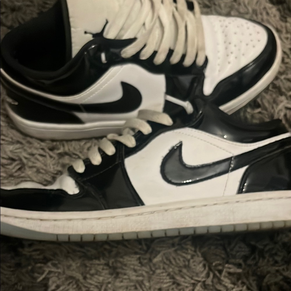 Nike Black and White Sneakers